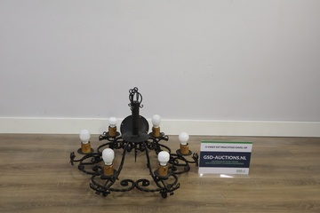 Afbeelding van Vintage Zwart Smeedijzeren Kroonluchter'
