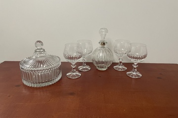 Afbeelding van Kristallen bonbonnière en glazen met karaf