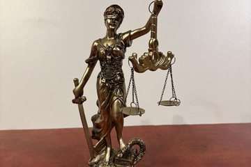 Afbeelding van Decoratief beeld "de godin van rechtvaardigheid"