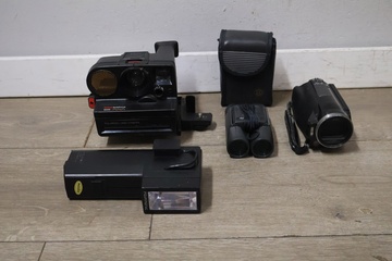 Afbeelding van Vintage Polaroid Land Camera met Sony Handycam