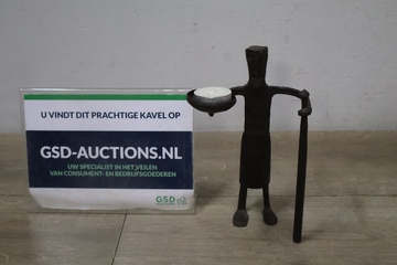 Afbeelding van Vintage brutalist smeedijzeren figuur kandelaar