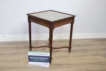 Afbeelding van Antiek Houten Wijntafel met Glazen Blad