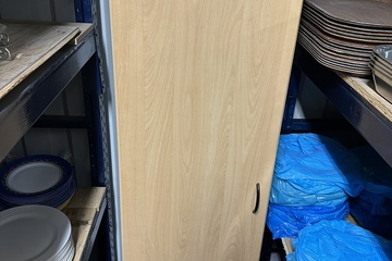 Afbeelding van 234. Kledingkast lichtbruin