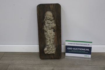 Afbeelding van Antiek Mariabeeldje op Houten Wandpaneel