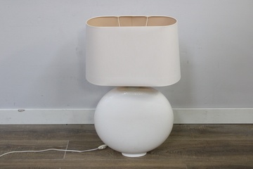 Afbeelding van Grote vloerlamp met ovale kap'