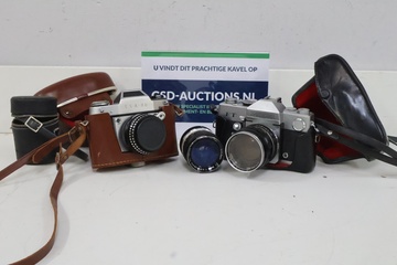 Afbeelding van Fotocamera's 2 stuks met lenzen en cameratassen