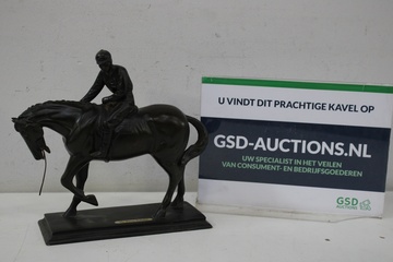 Afbeelding van Ruiter op Paard Reproductie Beeld van The Juliana Collection