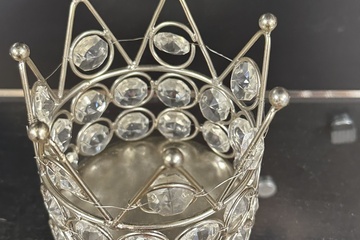 Afbeelding van Decoratieve Kroon Theelichthouder – Zilver met Kristal – Kon