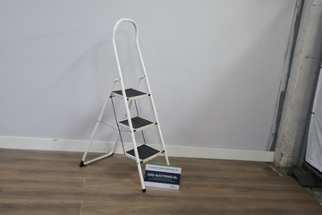 Afbeelding van Witte opvouwbare trapladder met drie treden