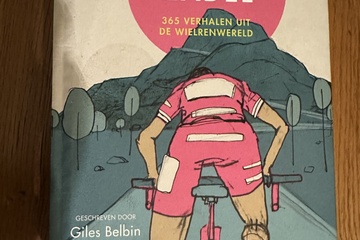 Afbeelding van Een Jaar in het Zadel – 365 verhalen uit de wielerwereld  Ge