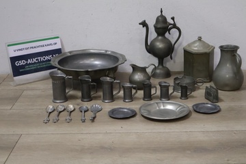 Afbeelding van Antiek 22-Delige Mix van Tin