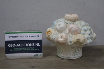 Afbeelding van Stenen Fruitmandbeeld''