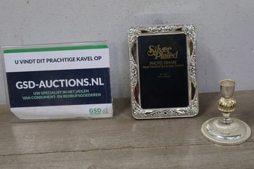 Afbeelding van Verzilverd Fotolijstje met Verzilverde Kandelaar