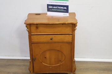 Afbeelding van Antiek Houten Chalet-Stijl Nachtkastje'