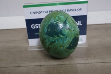 Afbeelding van Decoratief Keramisch Ei met Vissenmotief