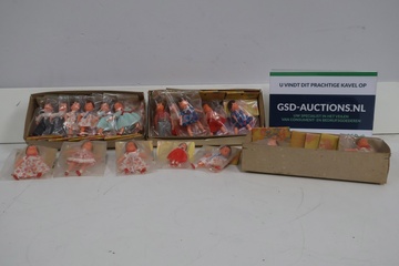 Afbeelding van Set van 21 Vintage Ari Poppenhuispoppen