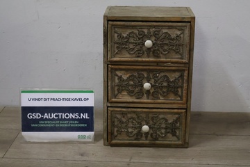 Afbeelding van Rustiek Ladekastje met Bladermotief