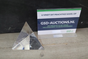 Afbeelding van Gepersonaliseerde Glazen Piramidetrofee'