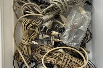 Afbeelding van Partij diverse elektronica en kabels een totaalgewicht 3.5