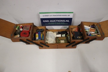 Afbeelding van Vintage Houten Accordeon-Naaidoos