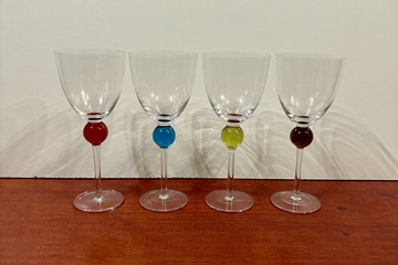 Afbeelding van Set wijn of water gekleurde kristalglazen
