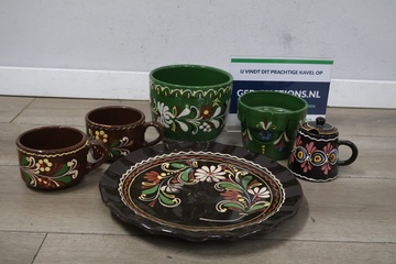 Afbeelding van Scandinavische bloempotten, mokken, bord en melkkannetje