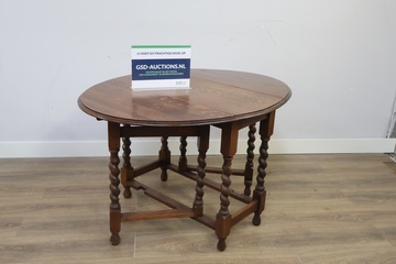 Afbeelding van Klassieke Hangoor-tafel met Getorste Poten