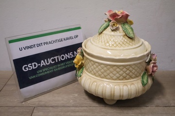 Afbeelding van Porseleinen Capodimonte pot met deksel''
