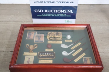 Afbeelding van Ingelijste golfminiaturen met clubs en ballen