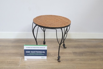 Afbeelding van Vintage Smeedijzeren Bijzettafel met Rotan Blad