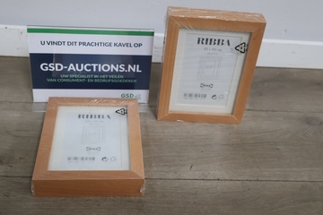 Afbeelding van Twee houten fotolijsten'