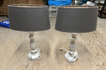 Afbeelding van 203. Lamp met kap 2 stuks