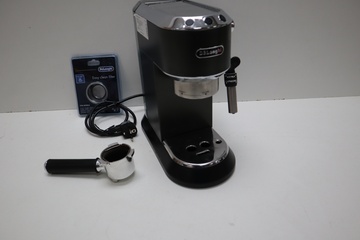 Afbeelding van Delonghi Dedica Style EC685.BK Pistonmachine
