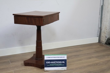 Afbeelding van Antiek Mahoniehouten Bijzettafel