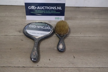 Afbeelding van Antiek Verzilverde Metalen Handspiegel & Borstel'