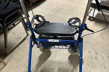 Afbeelding van 240. Rollator + accessoires