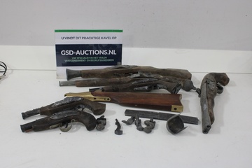 Afbeelding van Mix van 7 Antieke Hand-Musketpistolen