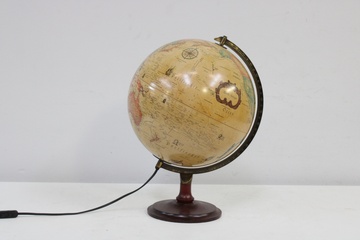 Afbeelding van Vintage wereldbol met houten voet en verlichting