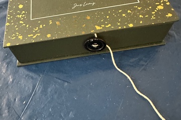 Afbeelding van Het partyspel “Weet Jij Het?” van Jens Living.    Een gezell