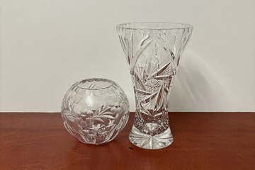 Afbeelding van Kristallen een rozenkom en een vaas