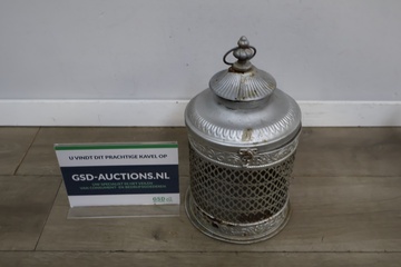 Afbeelding van Zilverkleurige metalen lantaarn
