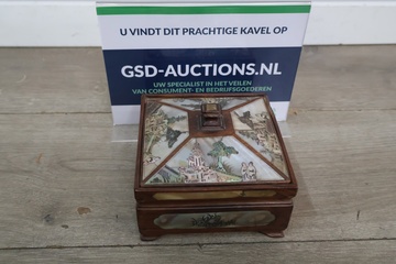 Afbeelding van Antiek Chinees Juwelendoosje met Parelmoer Inlegwerk