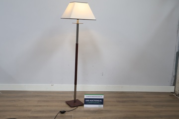 Afbeelding van Vintage Vloerlamp met witte lampenkap