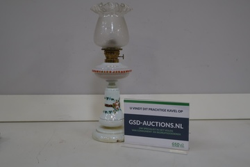 Afbeelding van Antieke olielamp met glas en decoraties