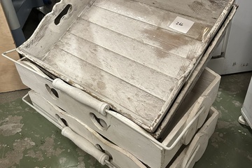 Afbeelding van 266. Witte dienbladen 4 stuks