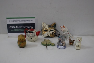 Afbeelding van Katten beeldjes, theepot en masker 8 stuks