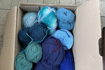 Afbeelding van Mysterie box handwerk – breigaren / wol (blauwtinten)    Bes