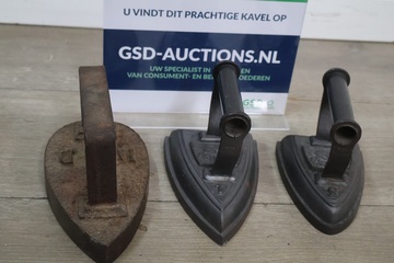 Afbeelding van Antieke strijkijzers 3 stuks