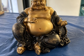 Afbeelding van decoratief beeld van Budai (Laughing Buddha) in zwart met go