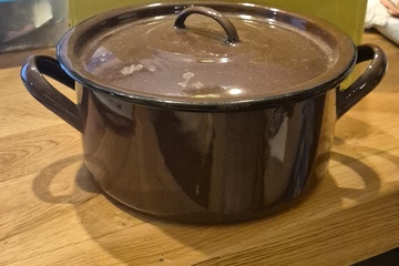 Afbeelding van bruine emaille pan 20cm